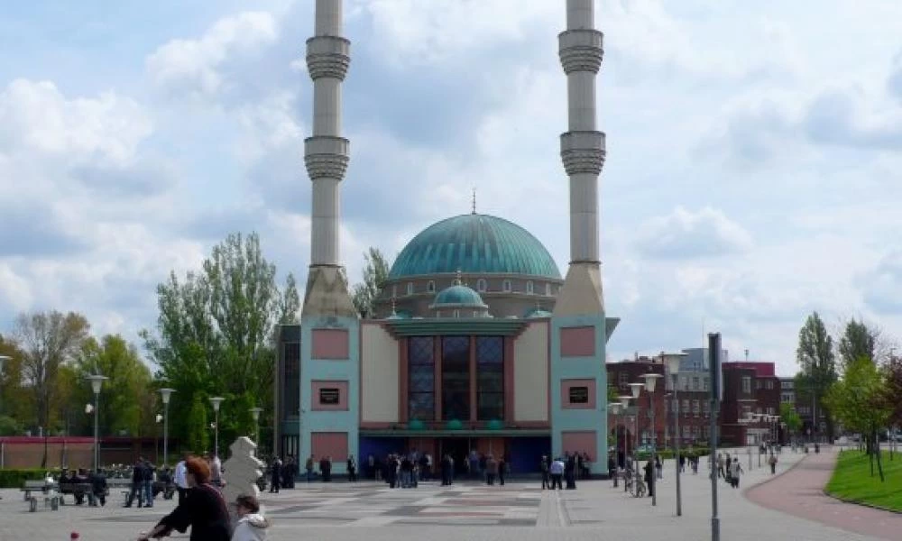 "Φρενάρουν" οι Ολλανδοί τις δωρεές ξένων σε τζαμιά και σχολεία του Κορανίου